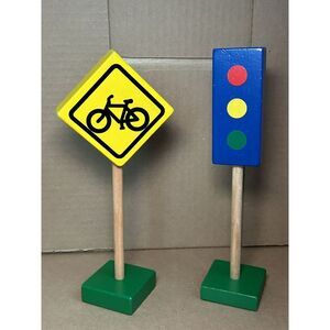 Brio? Thomas The Train Wooden Signs, Bicycle, Crossing And Stoplight Accessories